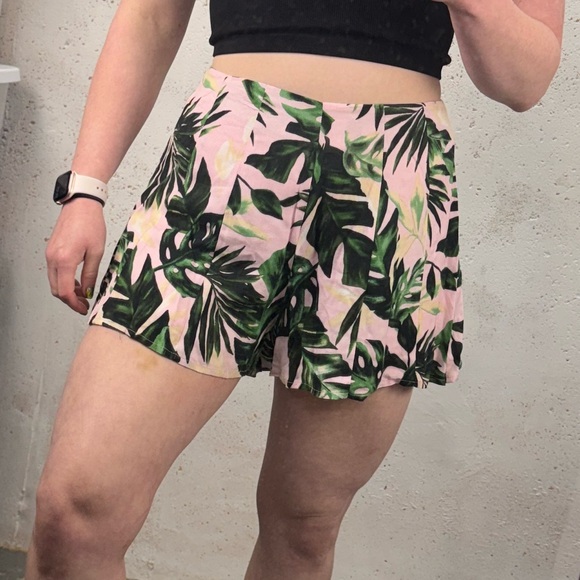 Lush Tropical Print Flowy Wide Leg Shorts Size Medium - Picture 13 of 13